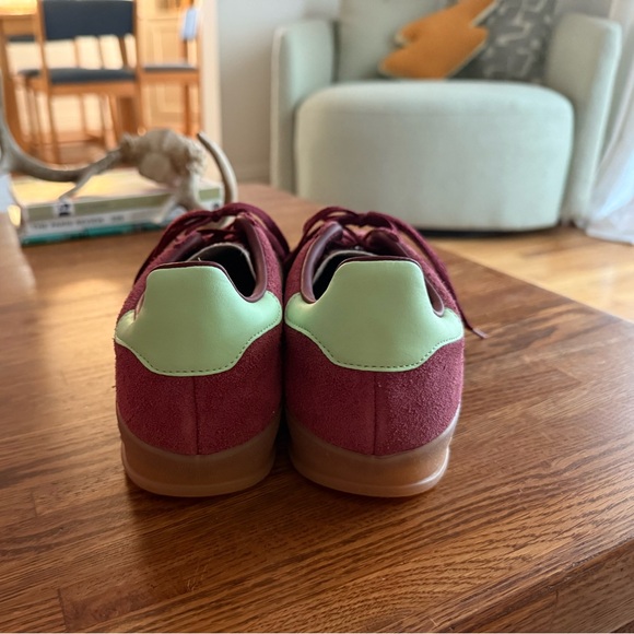 ADIDAS Gazelle 'Shadow Red Semi Green Spark'
US 8.5 M / US W 10 - Picture 2 of 6